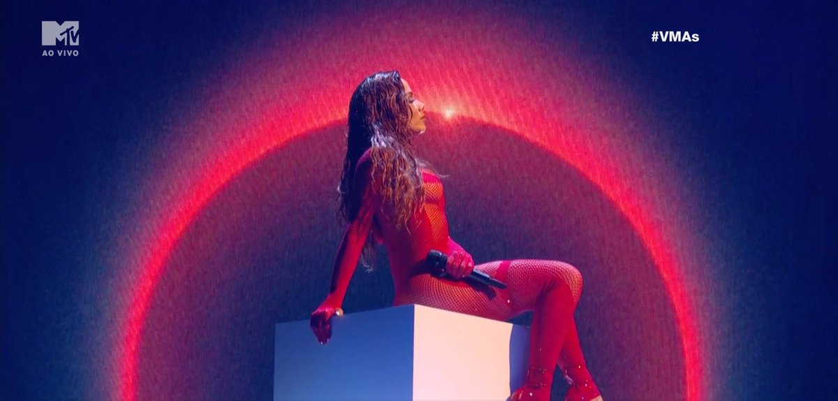 HugoGloss's tweet photo. MEU DEUSSSSSSSS! @anitta #Vmas https://t.co/v2Z9FlZ6Wl