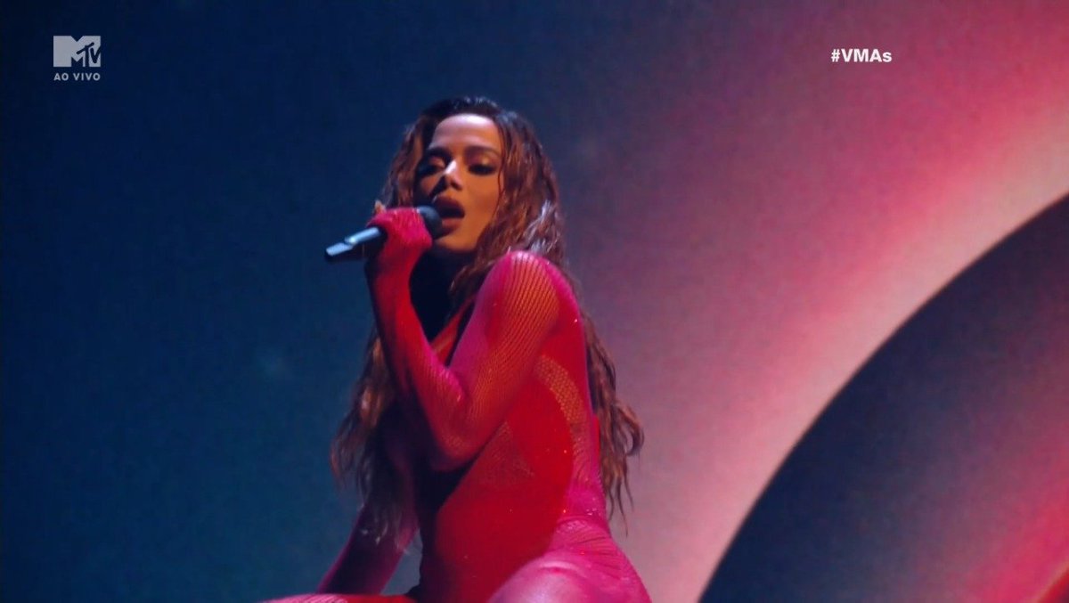 centralreality's tweet photo. ORGULHO DO BRASIL! Anitta sendo a primeira brasileira a fazer uma performance no palco principal do #VMAs. https://t.co/L02YCeXqM1