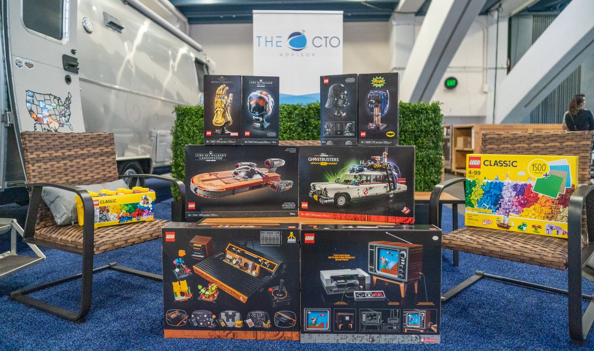 CTOAdvisor's tweet image. I think we have some of the best give-a-ways @#VMwareExplore. #CTOARoadTrip