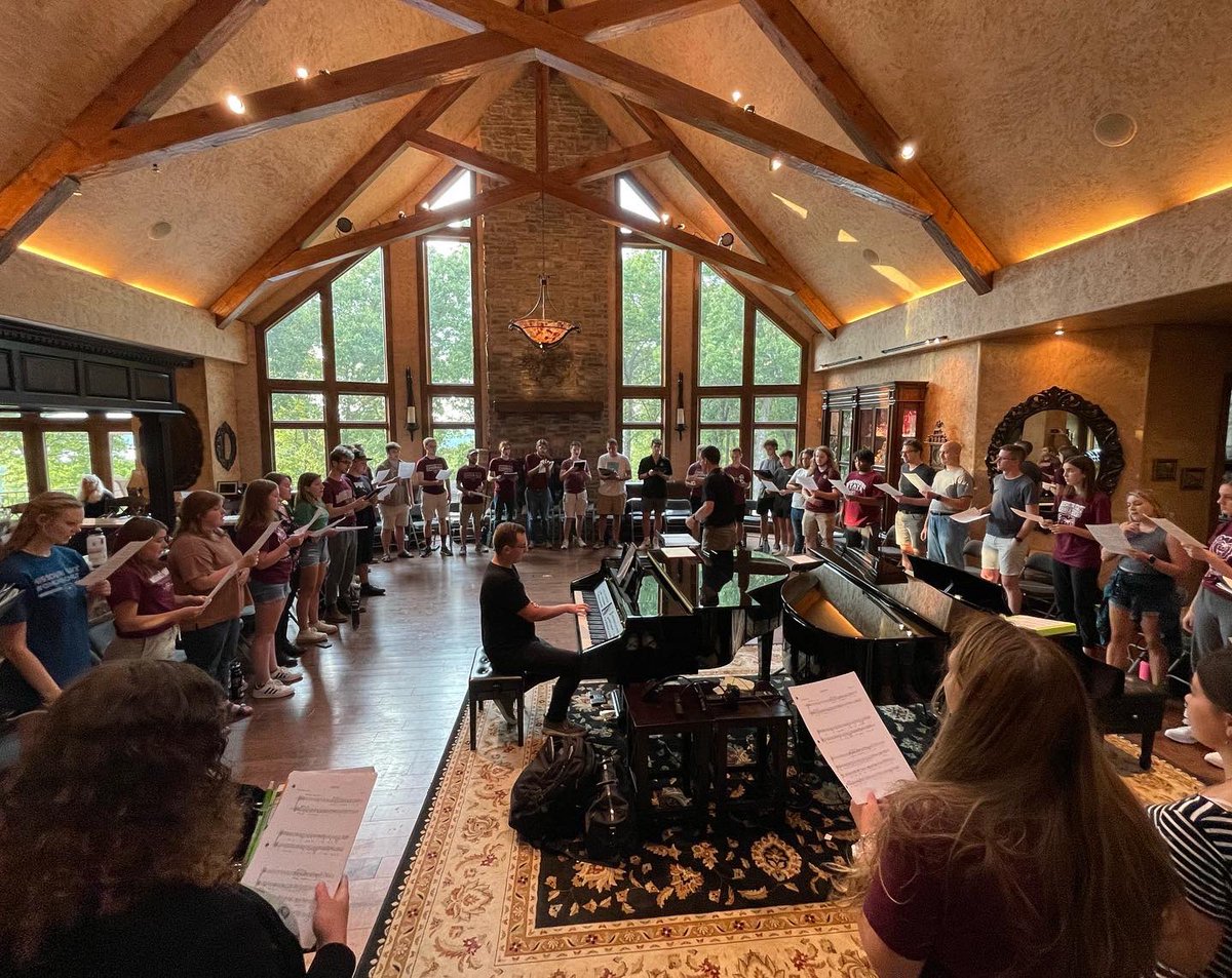 The 22-23 school year is off to a great start! Men’s Chorus, Women’s Chorus, and Chorale worked with Dr. Jami Rhodes from East Carolina University. Women’s Chorus and Chorale kicked off the first weekend of the school year with retreats in Springfield and Lampe! #RealBearsSing