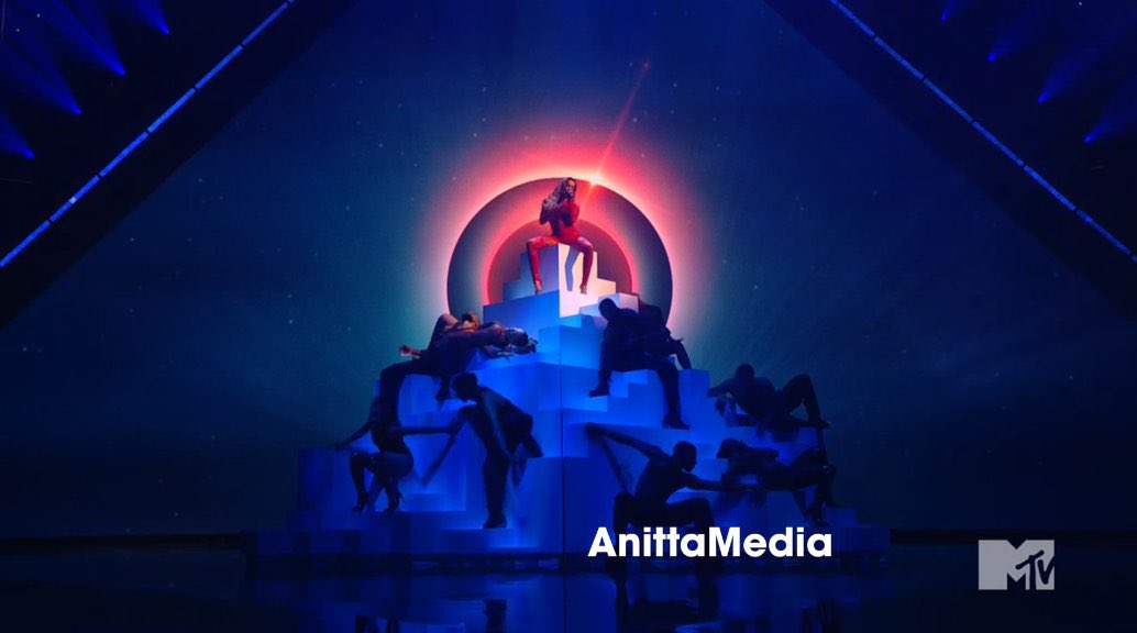 tracklist's tweet photo. Anitta, a primeira brasileira a performar no palco PRINCIPAL do #VMAs https://t.co/hwPQfV2AbH