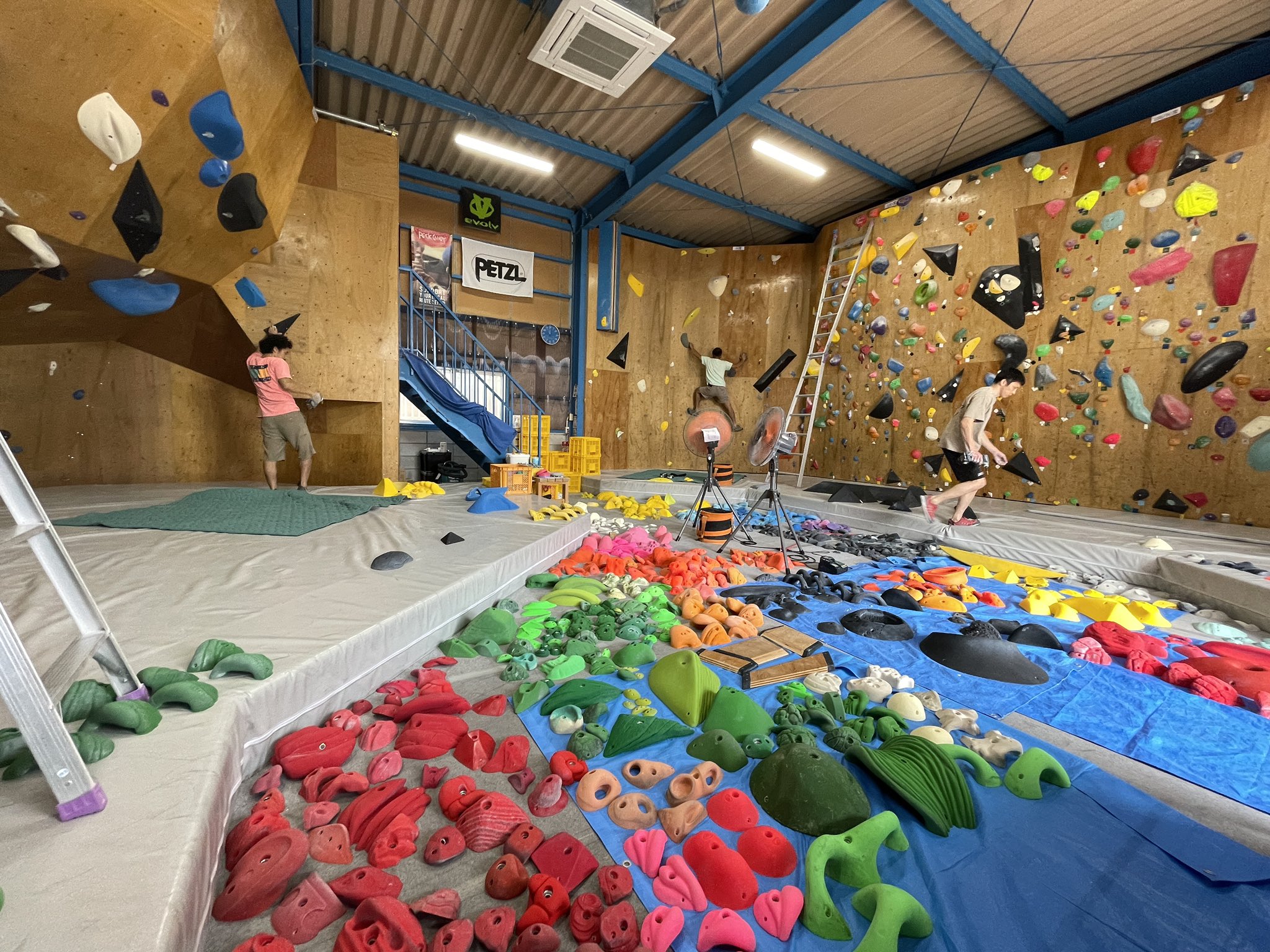 Trip Climbing セット中 本日8 29 月 31 水 は ホールド替えのため休館となります 新しい壁は9 1 木 13時より解禁です 楽しみにお待ちください ホールド替え ボルダリング クライミング T Co Kzbmbxfh0s Twitter Trip Climbing セット中 本日8 29 月 31 水 は ホールド替えのため休館となります 新しい壁は9 1 木 13時より解禁です 楽しみにお待ちください ホールド替え ボルダリング クライミング T Co Kzbmbxfh0s Twitter