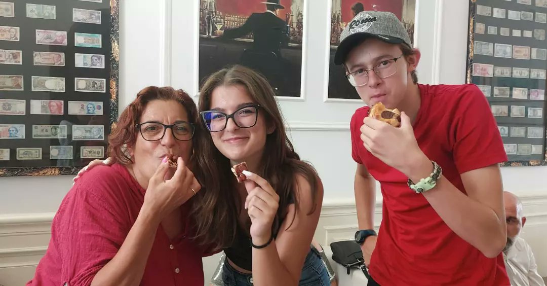 VisitMartano's tweet photo. 25/8/22 - Laboratori ed itinerari con i turisti - 
PT.4 Degustazione di dolci tipici salentini presso Bar Stella  

#copeta #mustazzoli #pasticciotto #dolcisalentini #grecìasalentina #salento #puglia  #weareinpuglia #regionepuglia #puglia365  #pugliapromozione #visitmartano https://t.co/fb4V2Sigfl
