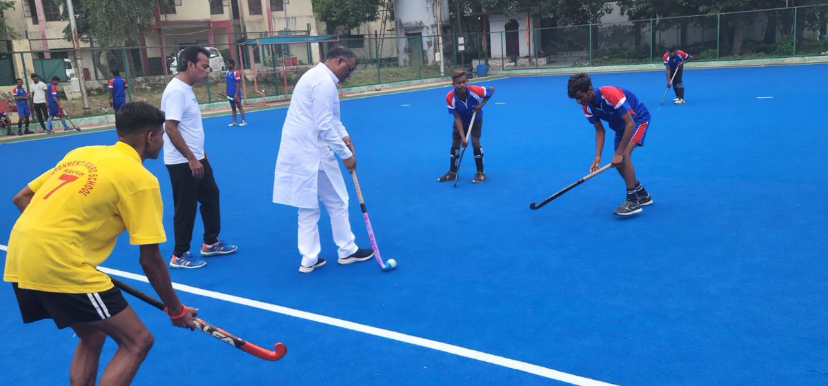 ग्रीन पार्क स्टेडियम कानपुर में, हॉकी के जादूगर स्व. मेजर ध्यानचंद जी के जन्मदिवस के अवसर उनके चित्र पर पुष्पांजलि अर्पित किया।

स्टेडियम में आयोजित जिला स्तरीय हॉकी प्रतियोगिता के खिलाड़ियों से संवाद किया और कुछ समय उनके साथ हॉकी खेलने का आनन्द उठाया।