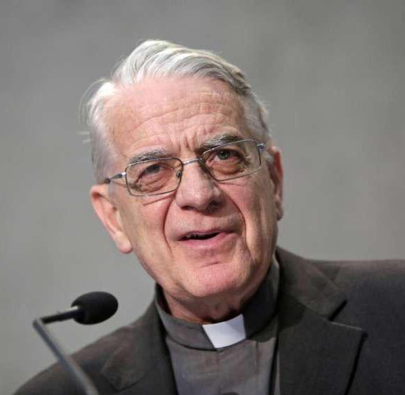 Padre Federico Lombardi compie oggi 80 anni. Un testimone cristiano esemplare. Un comunicatore appassionato, competente e autorevole. Per me, come per tanti, anche un padre e un maestro generoso da cui c’è sempre da imparare. Ad Multos Annos!