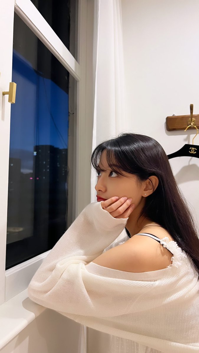 oyseunghee's tweet photo. in the end of the day, it's always me and my thoughts (💭 what's good for dinner) https://t.co/n4ZPSXtexV