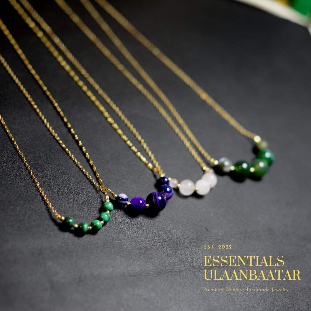 Байгалийн чулуунд дурладаг боловч хүнд оргидог, нүсэр санагддаг бол танд энэхүү минимал загварууд яг тохирно. 
Designed in Ulaanbaatar
®Essentials Ulaanbaatar
📱80836353