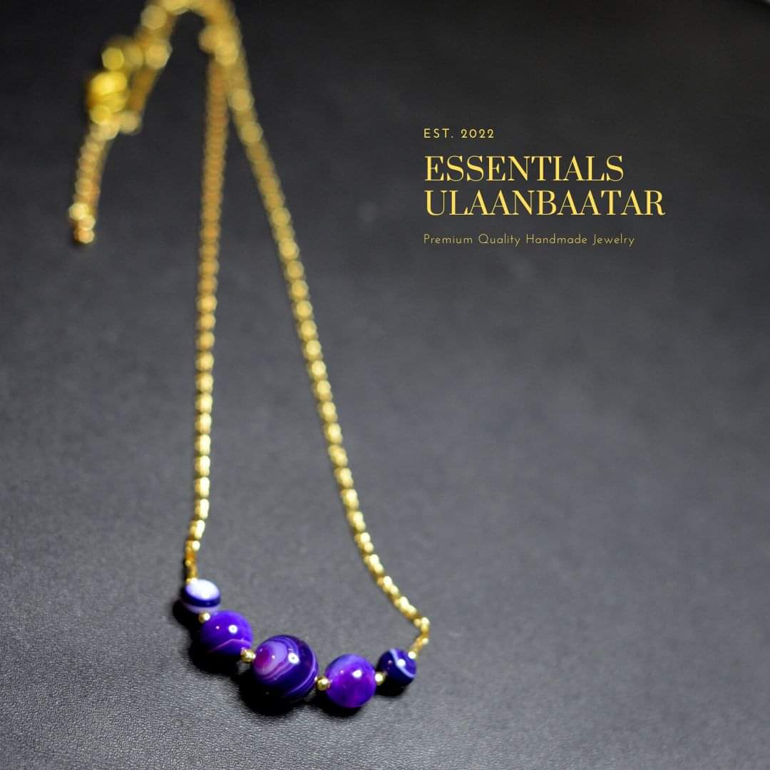 Нил ягаан гартаам чулуутай минимал загварын зүүлт
Designed in Ulaanbaatar
®Essentials Ulaanbaatar
📱80836353 
Ээлтэй орд: ихэр
Ээлтэй жил: үхэр