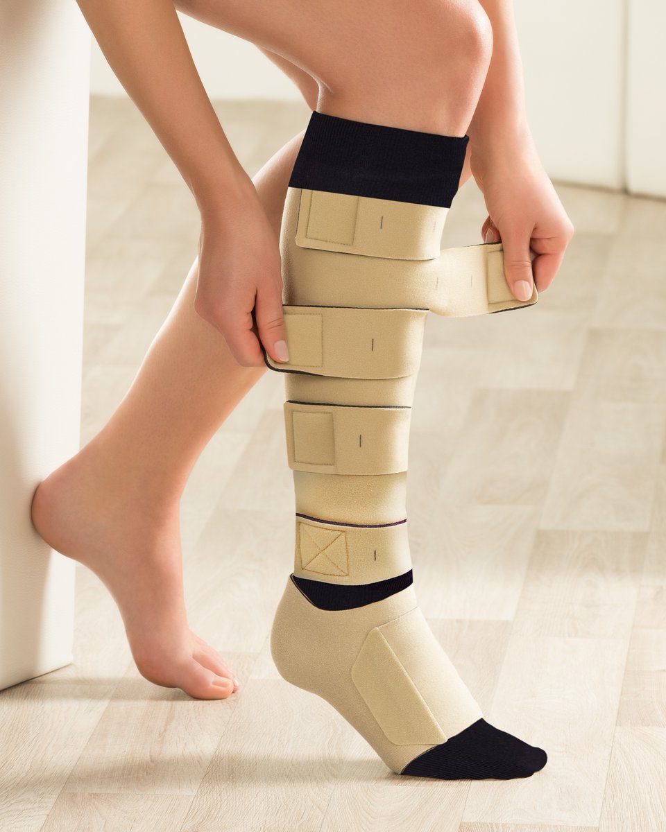 mediUKLtd's tweet photo. The ๐ท๐๐
๐๐ฎ๐ณ๐ถ๐ compression wrap offers guaranteed prescribed compression for ๐ญ๐ฎ ๐บ๐ผ๐ป๐๐ต๐, as opposed to 6 months. This means that it costs just 39p per day.
#compression #compressiontherapy #compressionwrap #bandaging https://t.co/FZGHD6UjGf