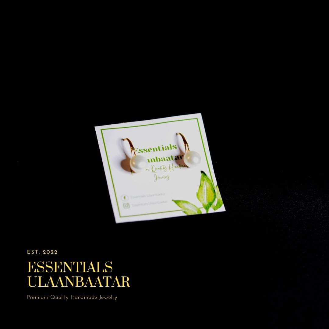 Цэнгэг усны цагаан сувдан сүйжин дэгээтэй минимал загварын ээмэг
Designed in Ulaanbaatar
®Essentials Ulaanbaatar
📱80836353