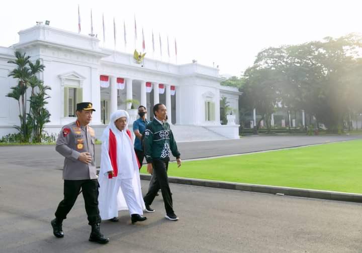 Lifenstream's tweet photo. OMG, you can love Pi, can support it
but don't share the hoax
this activities not related with Pi Network
don't just some peoples wear the Pi tshirt
this is Indonesia's independent day memories. https://t.co/kYWmRRlTcY