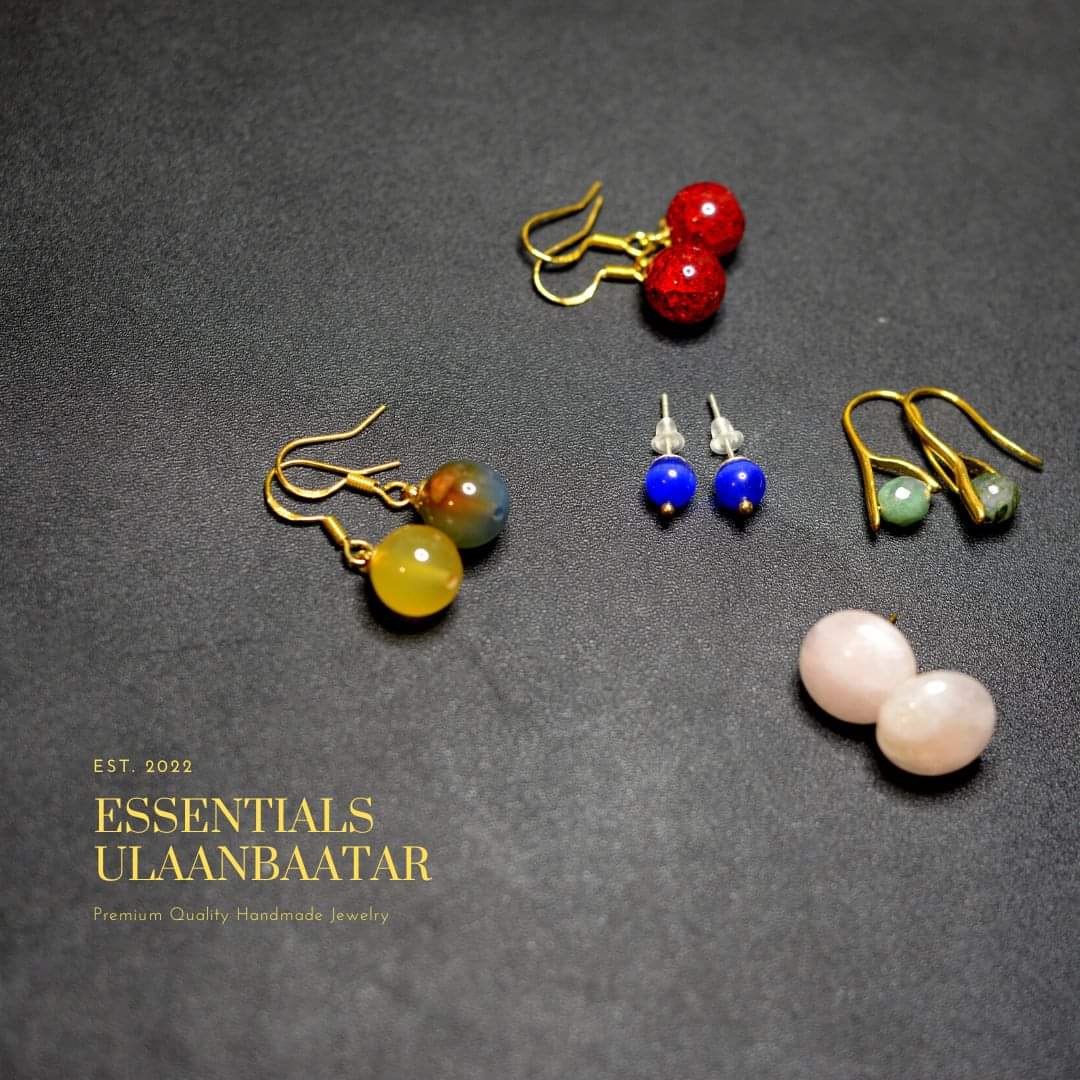 09 сарын 20-ныг дуустал бүх захиалгад үнийн дүн харгалзахгүй байгалийн чулуун ээмэг, бугуйвч бэлгэнд 🎉😊
Designed in Ulaanbaatar
®Essentials Ulaanbaatar
📱80836353