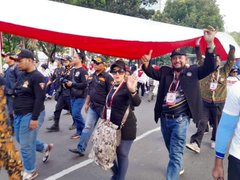 Lifenstream's tweet photo. OMG, you can love Pi, can support it
but don't share the hoax
this activities not related with Pi Network
don't just some peoples wear the Pi tshirt
this is Indonesia's independent day memories. https://t.co/kYWmRRlTcY