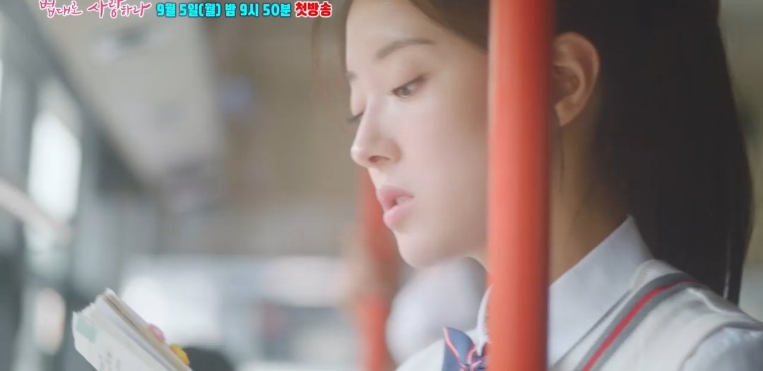 Probably this is the moment Jungho fell for Yuri 😍

Maybe love at first sight? I mean who wouldn't fall for her 😭

#LeeSeungGi #LeeSeYoung #TheLawCafe #법대로사랑하라 #이승기 #이세영