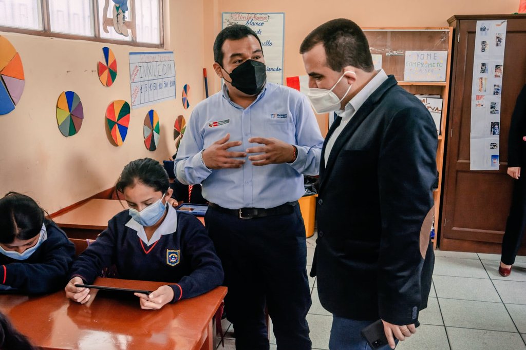 alonso_tenorio's tweet photo. Algunas fotos, de lo que ha sido mi participación en la institución educativa en Cajamarca. #ActualizaciónContenidos #Tabletas #ATET #MINEDU https://t.co/oshK4H6HLQ