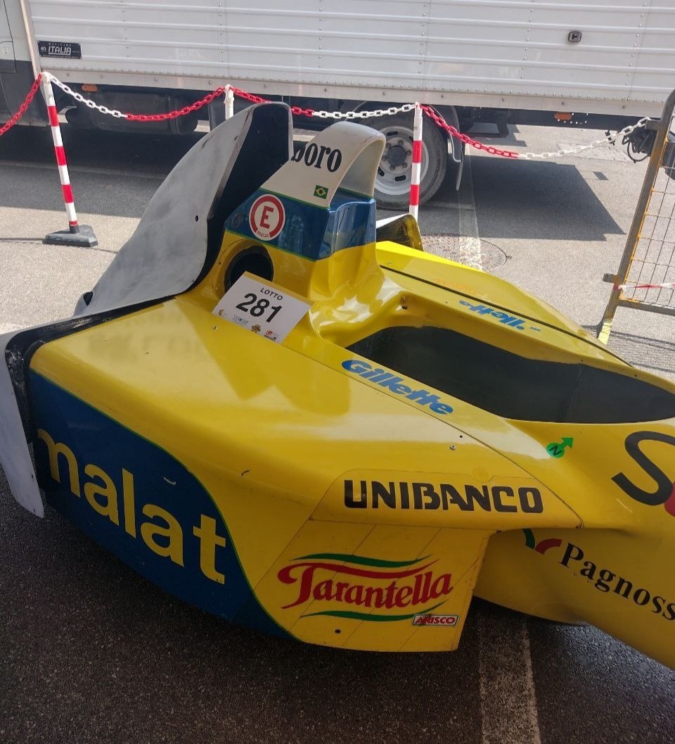Fra55oni's tweet photo. #MotorphoneTV 🎬 ha individuato questa scocca non completa della #FG01 95 al #MinardiDay #Imola 2022 👀
@UnracedF1 @1990sF1 @mom4i @F1Memories @MatteoLandi10 @elledinicola
#RobertoMoreno #HenriLuzet #FortiF1 #FortiCorse 👇🏻
https://t.co/kIsdYACNyQ https://t.co/9hvRHszZfe