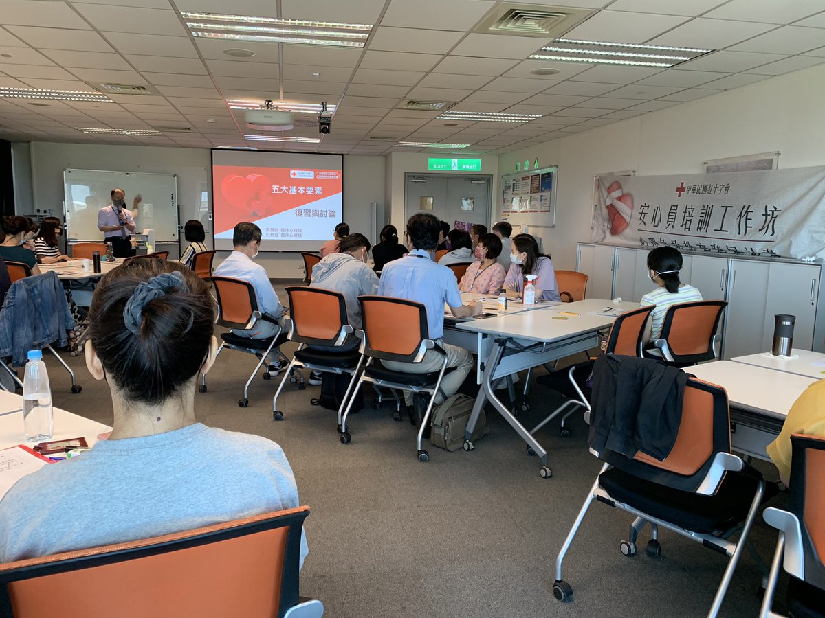 TAIWAN_REDCROSS's tweet photo. We held a PFA ( psychological first aid) class for Taiwan HSR staffs. Heros must learn to take care of themselves. #PFAtaiwan #TaiwanRedCross #TaiwanHSR https://t.co/kixnQZoy2q
