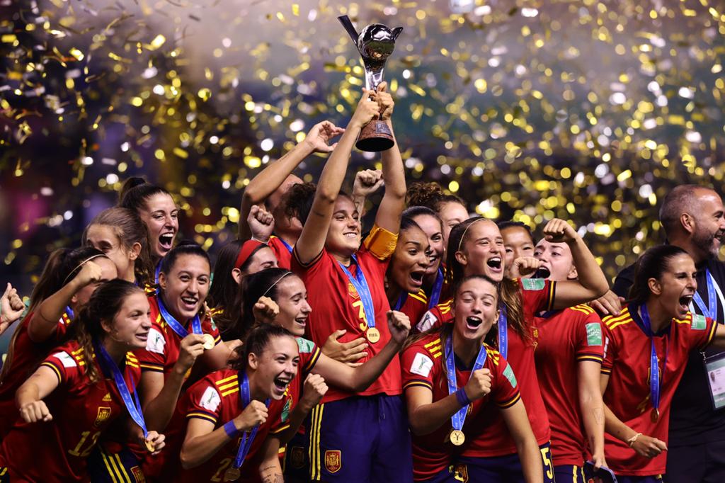 xqTTs's tweet photo. Las chicas de la selección española Sub20 son CAMPEONAS DEL MUNDO. 

Vencieron por 3-1 a Japón en la final y consiguieron la Copa del Mundo por primera vez en su historia. 

¡Felicidades! https://t.co/d8Ht4OmLFV