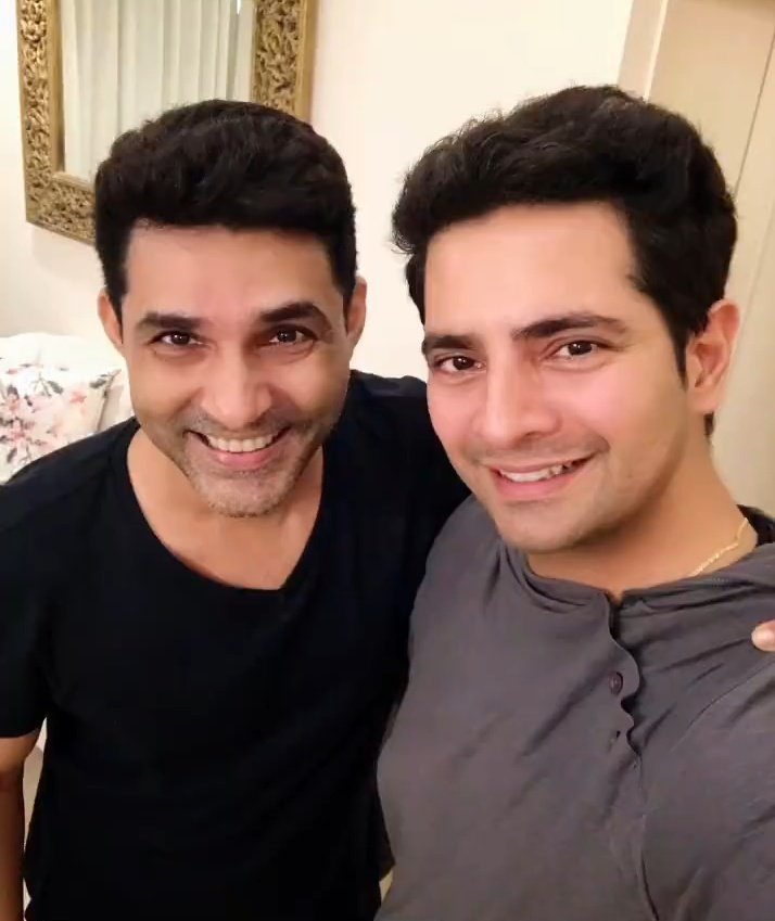 karanmehra_fan's tweet photo. #KaranMehra with #Mazher sir 🤗
❤️ @realkaranmehra https://t.co/SIc7PVsxbD