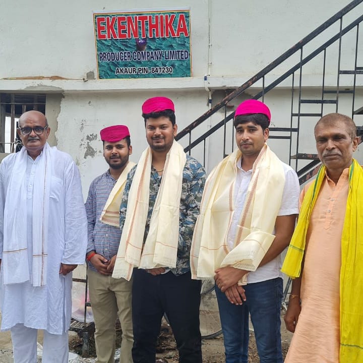 politicalsumit's tweet image. आज किसान यात्रा मधुबनी से शुरवात किया गया। इस दौरान आईआईआईटीअन नीरज सर एवं कपिलदेव सर के द्वारा पूरे टीम को सम्मानित किया गया। 
मिथिला की धरती पर मिला यह सम्मान से मन गदगद हो गया।  

बता दूं की यह किसान यात्रा पूरे बिहार में गांव- गांव तक करनी है। 
#agriculture #krishify