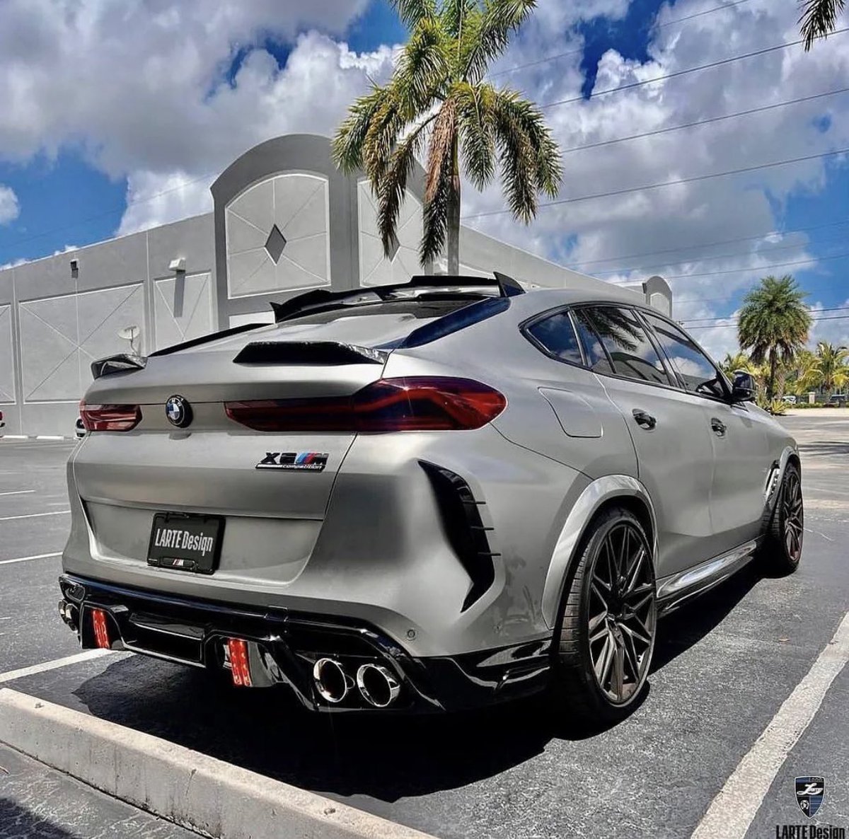 carpxrnpicx's tweet photo. BMW X6M Competition https://t.co/E3DxRsNY1v