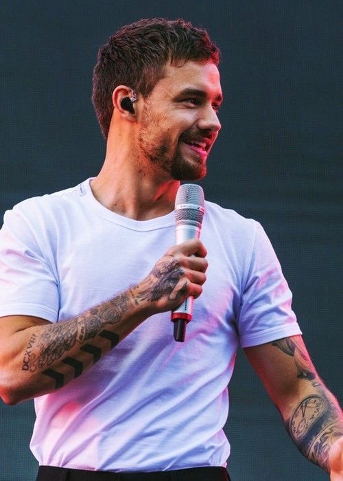 feifla's tweet photo. Happiest birthday to my little sunshine.. love you despite all💛💛 #HappyBirthdayLiamPayne @LiamPayne https://t.co/3AN11y1PFg