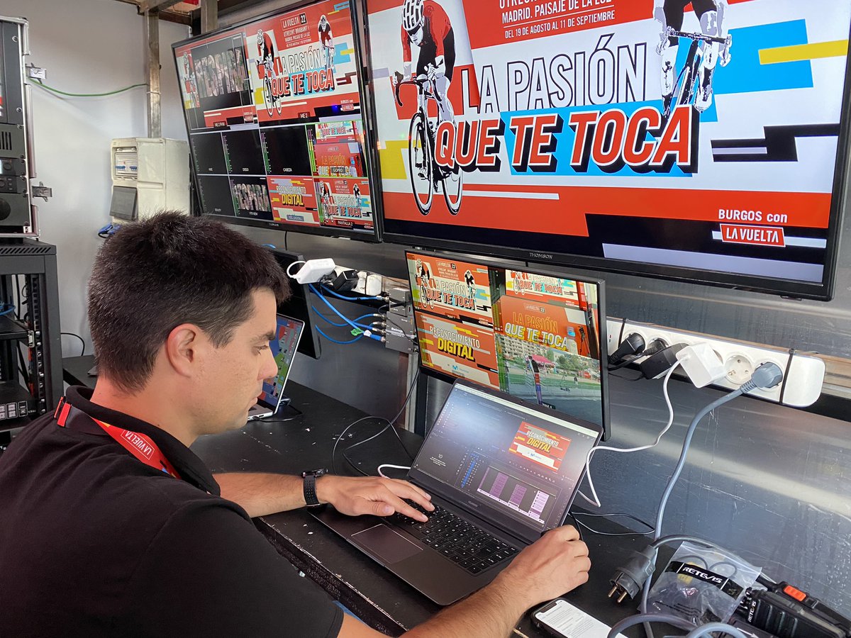 ialonsopereda's tweet photo. 🚲 Primera semana de #LaVuelta22, que comenzó días antes en #Utretch 

🔝 Un gran evento deportivo del cual nunca se deja de aprender 

☺️ Gran experiencia poder trabajar para esta gran carrera que desde niño disfrutaba y seguía con ilusión 

👉 https://t.co/KaQG9SaJ2u https://t.co/jMr0pj2VvZ