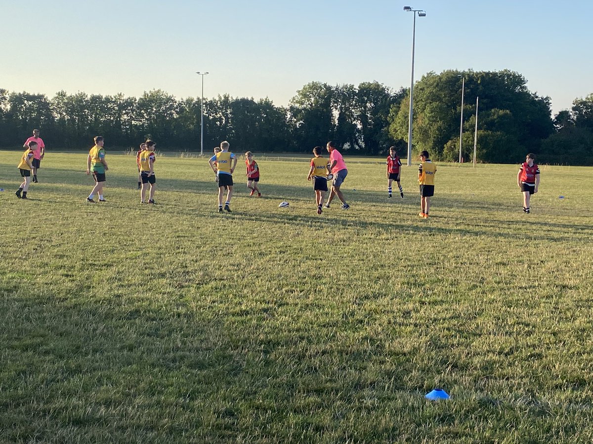 coachcarts85's tweet photo. Great week on the first LPM UK camp. Testing different methodologies and being fully immersed in the pleasure of movement rugby. @StowRFC @LePlaisirDuMou1 https://t.co/7Nv79e8oOC