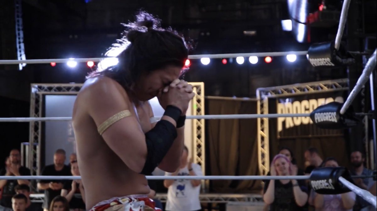 Fab_Simpsons's tweet photo. 会場がまずカッコイイ
時たま射す西日がまたカッコイイ
Dean Allmark の技がスゴすぎて竹ちゃんも試合中笑ってる
DVDで欲しい
Dean Allmark vs Konosuke Takeshita
#Chapter138
#Copperhead
#TheDeadlyViperTour
#PROGRESS
#ddtpro
#竹下幸之介
#konosuketakeshita
#T37K https://t.co/hsGiU676wT