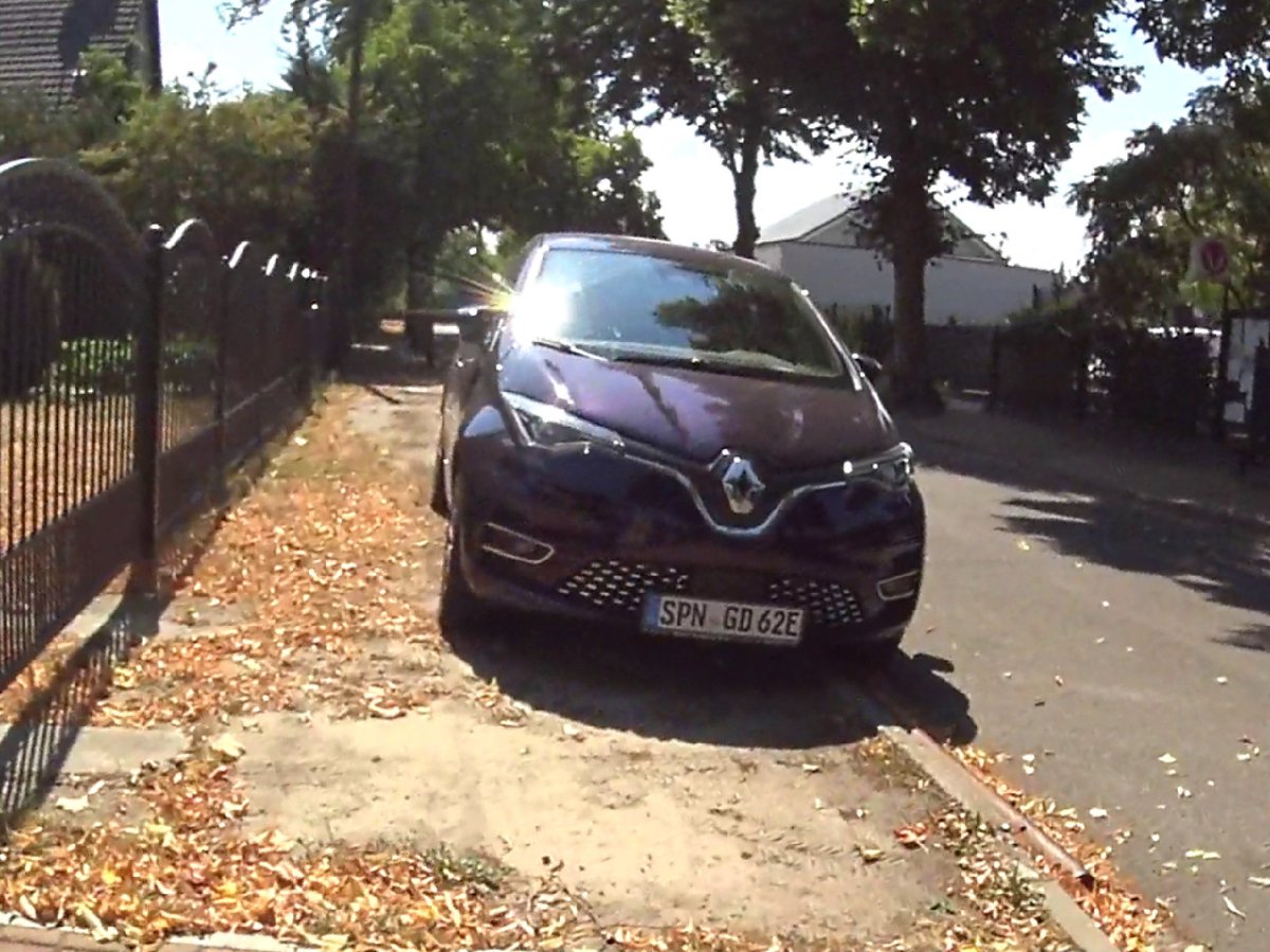 gehweghelden's tweet photo. #Gehwegparker #Semmelweisstraße @Stadt_Cottbus #SPN_GD62E Auch Elektrofahrzeuge haben nichts auf dem Gehweg zu suchen‼️#RuntervomGehweg #Paragraf12StVO #Parkdeppen https://t.co/XmAKrprOIM