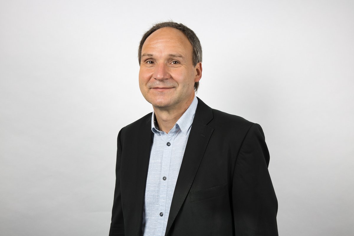FraunhoferHHI's tweet photo. Join our #photonics expert Prof. Volker Jungnickel for a new @IEEEFutureNtwks webinar “Future In-Building Networks” this Wednesday, August 31.
Register here: https://t.co/wgu0XfjPzi
#ethernet #5G #6G #homegrid #LiFi #IoT https://t.co/KQ2USDSJ4r