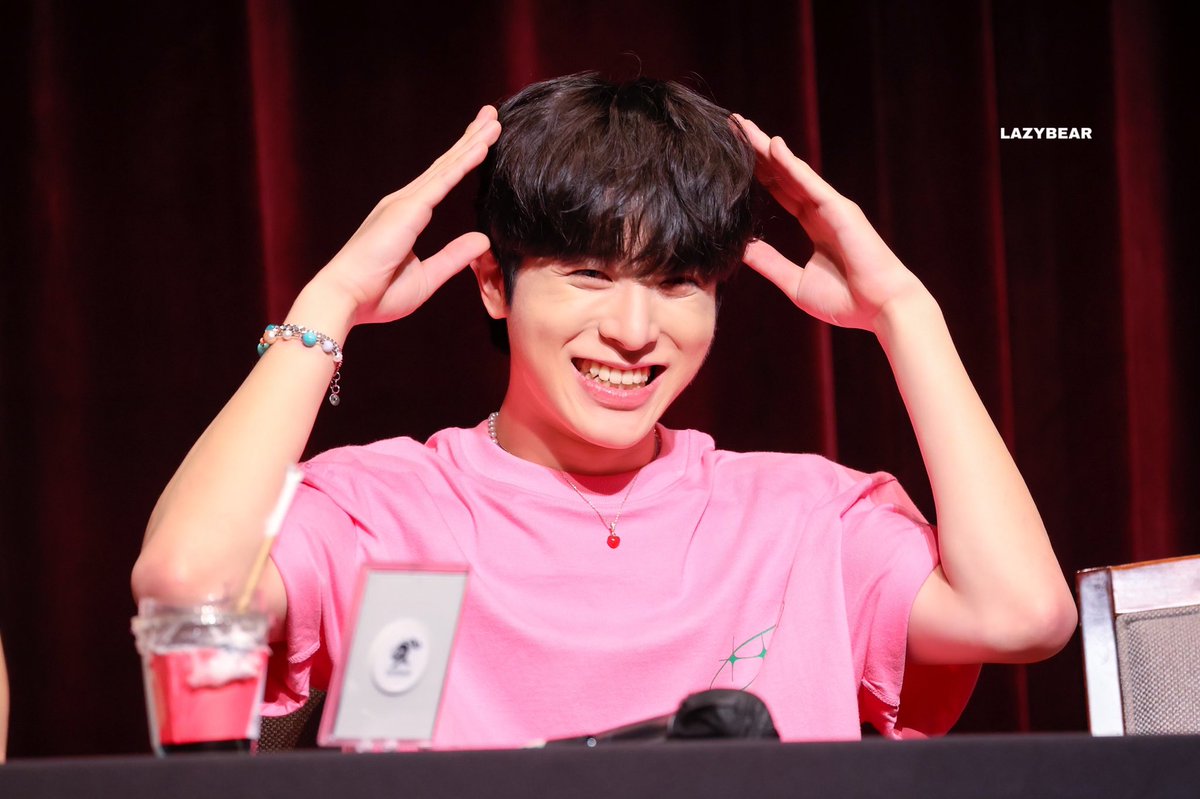 lazybear5218's tweet photo. 220828 HQ ✨ 😍🫶🏻🫠

#소정환 #SOJUNGHWAN
#트레저 #TREASURE
@treasuremembers https://t.co/5WKu5yR6oc