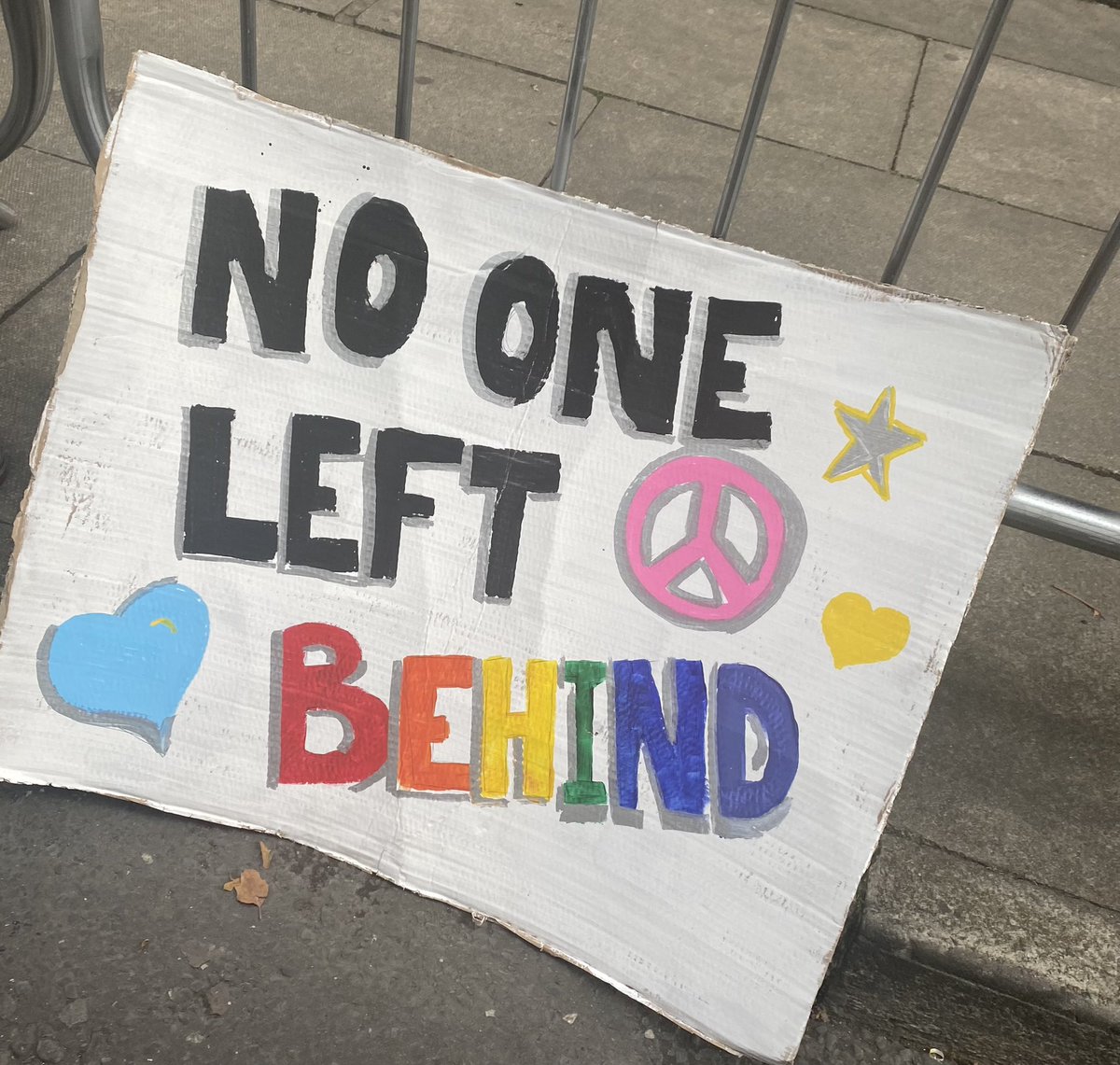 PhoebeLPerry's tweet photo. Manchester pride 22’ - you were beautiful 🌈💚💛💜🧡💙💗🫶 https://t.co/eVpLWy7NCG