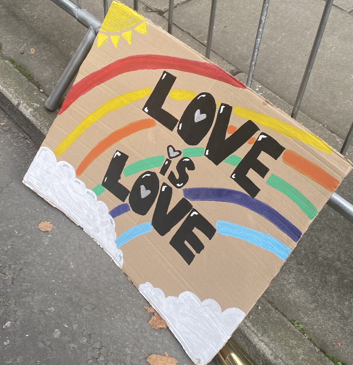 PhoebeLPerry's tweet photo. Manchester pride 22’ - you were beautiful 🌈💚💛💜🧡💙💗🫶 https://t.co/eVpLWy7NCG
