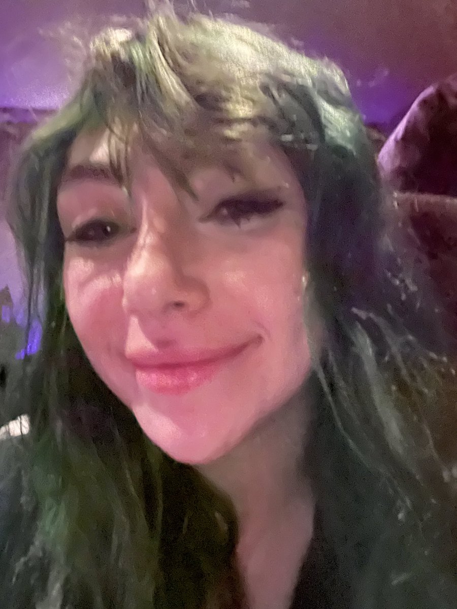 MinxMore's tweet photo. choose ur stage of manic

i still refuse to believe my hair is not purple anymore https://t.co/K4VWcI9lHk