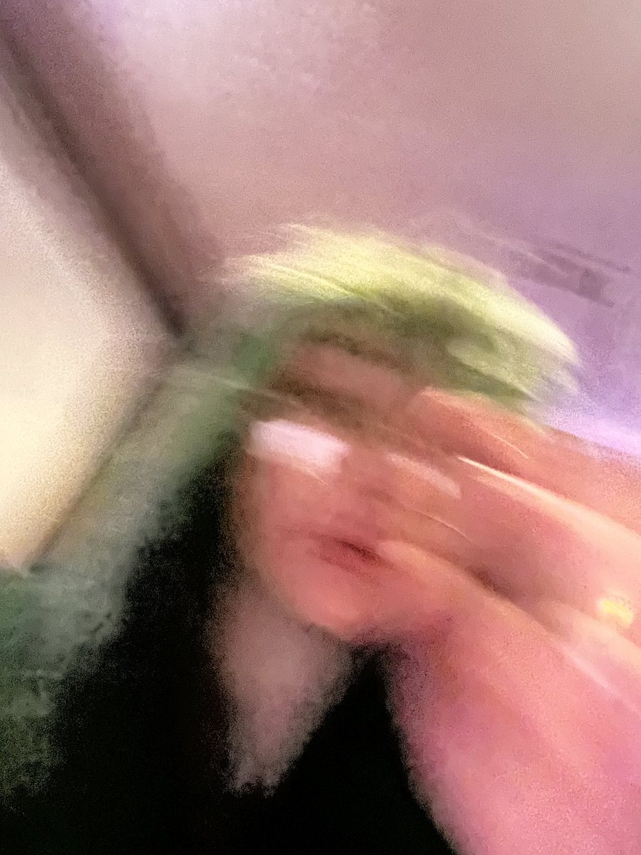 MinxMore's tweet photo. choose ur stage of manic

i still refuse to believe my hair is not purple anymore https://t.co/K4VWcI9lHk