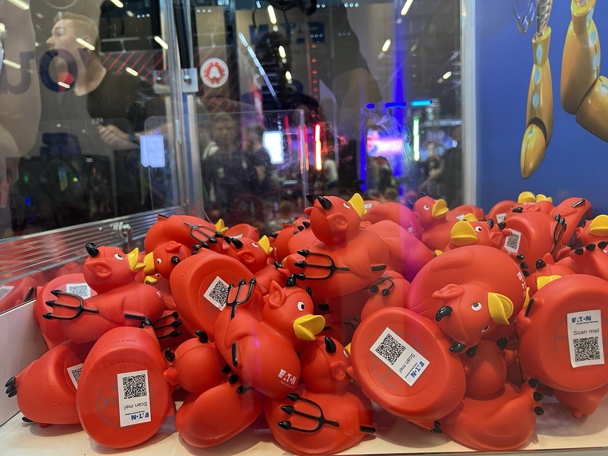 Nach 5 Tagen voller Energie, Spaß und über 1000 Enten verabschiedet Eaton sich von der diesjährigen #Gamescom. Vielen Dank an alle Besucher für die tollen Gespräche und <a href="/CORSAIRDE/">CORSAIR Deutschland</a> für die Unterstützung mit ihrer Hardware. #saveyourgame #usv #ups #upsforgaming #GameOn