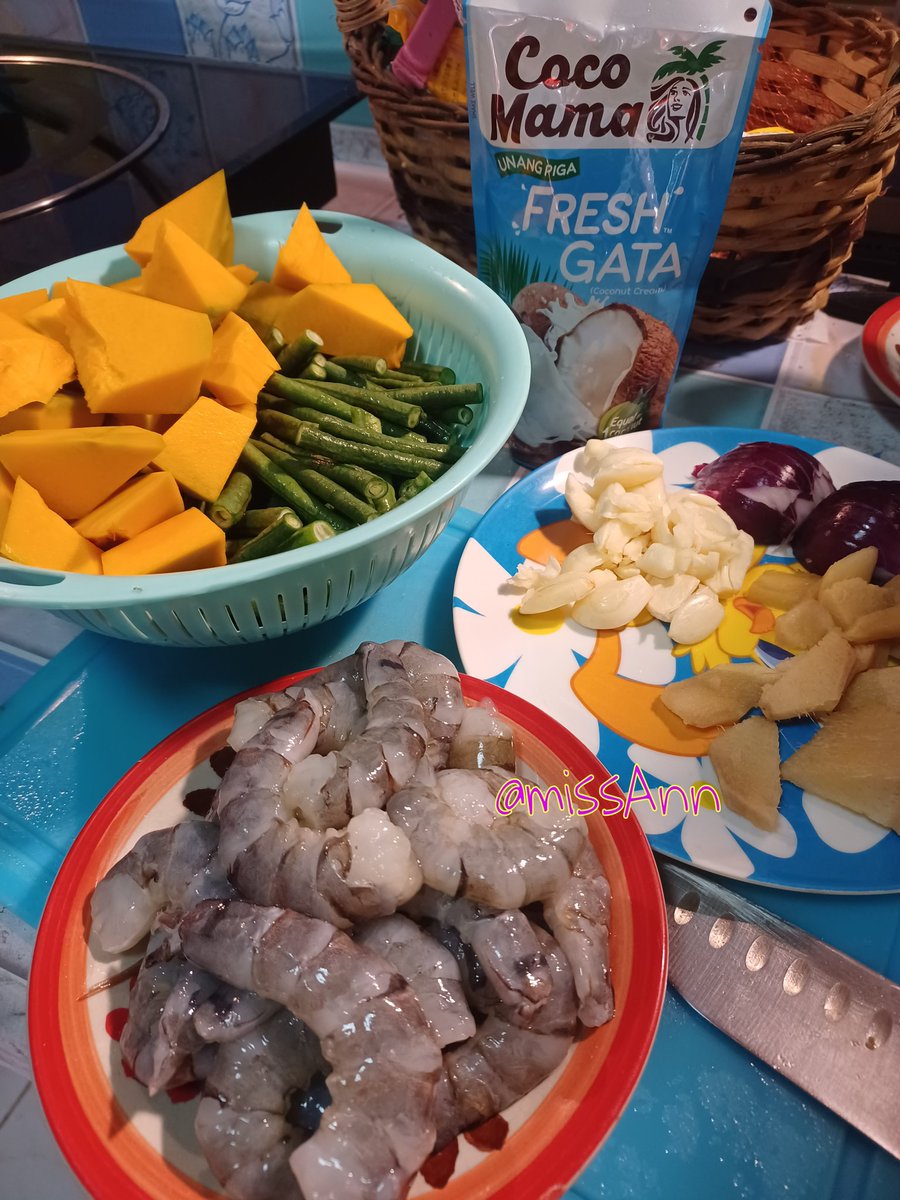 MAnnessentials's tweet photo. This is gonna be a good good lunch🎶🎉🥂

#fresh #Veggies #tigerprawns #Gata https://t.co/PclWbDnGux