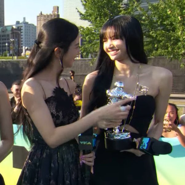 🐰🐥LISOO THAILAND💜💛 #ลิซูแฟนกันค่ะ tweet media