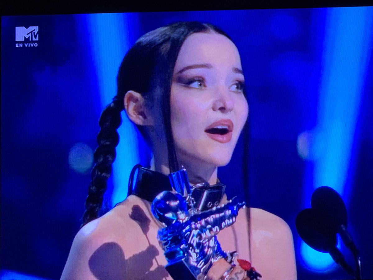 santyshello's tweet photo. GANOOOOOO @DoveCameron  GANOOOOOOOOOOOOOOOOO #VMAs #DoveCameronVMAS https://t.co/3cSSImsdNQ