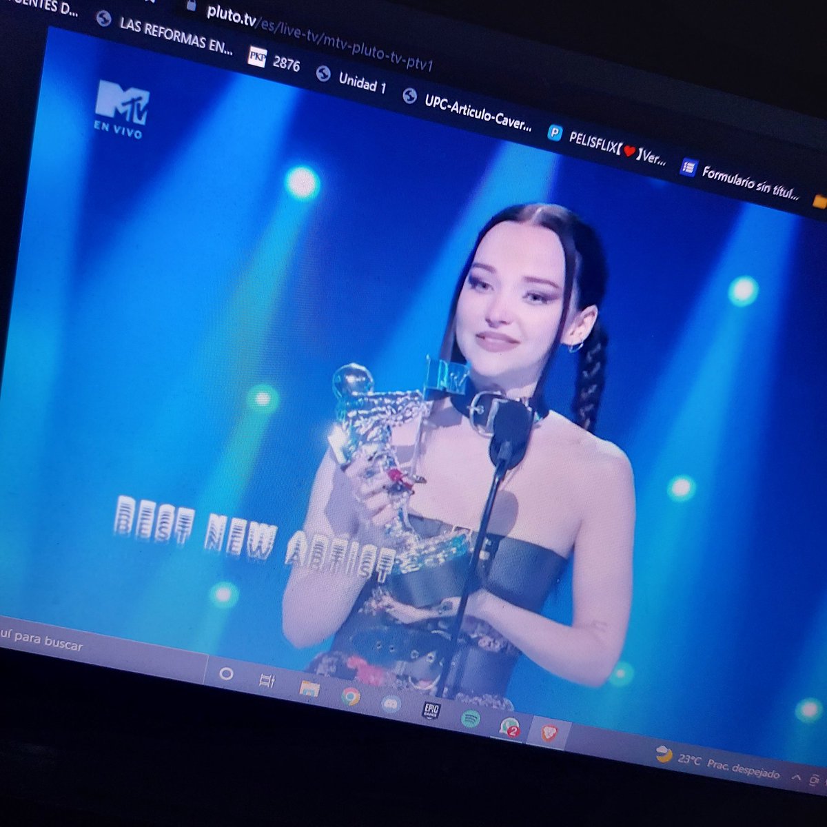 giobtdp's tweet photo. Lo logró #DoveCameronVMAS #VMAs https://t.co/NXzpEOrTtR
