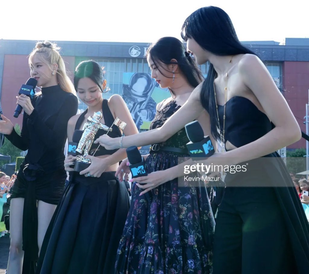 BBU_BLACKPINK's tweet photo. Congratulations #BLACKPINK for winning at the MTV Video Music Awards 2022 #VMAs

🏆BEST METAVERSE PERFORMANCE
🏆 BEST K-POP - #LISA

TASTE THAT VENOM ON VMA
#BLACKPINKInYourVMAs #PINKVENOM   @BLACKPINK https://t.co/roWPG14D3N