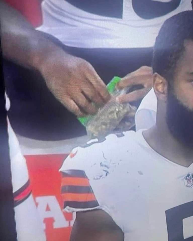 KarlousM's tweet photo. When you made it to the league but still running your own plays: https://t.co/9i1r90fvTf
