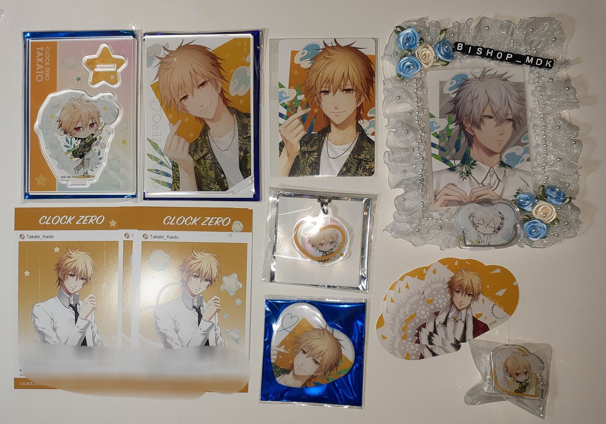 bishop_mdk's tweet photo. 【譲渡/交換】CZ CLOCK ZERO
夏の市　アクスタ　メセカ　缶バッジ
パルカ　シール　アクキー
アクリルカードスタンド
鷹斗　キング

求　ビショップor定価+送料
アクリルカードスタンドお迎えの方優先

※分かりにくいですが
メセカは合計4枚あります
限レア3なんば1　各185円
ステッカーは1枚150円×6 https://t.co/Wz2pT4Vr0z