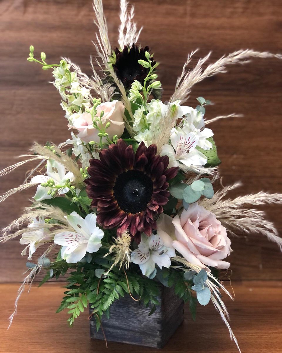 Feature of the week 8/26-9/1 
Flora 
This flora  arrangement is the goddess of flowers and spring . Arranged with beautiful blush roses, stunning sunflowers and wispy accents . A very versatile but fashionable arrangement .  guaranteed to please any recipient. 
589-5119