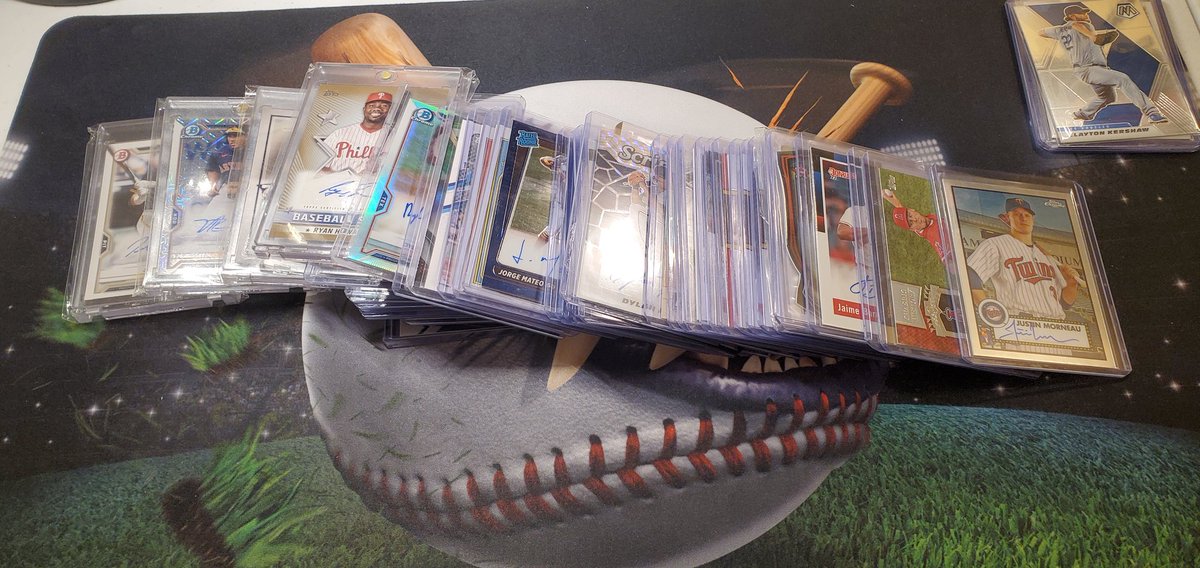 OnEdge_cards's tweet photo. 🔥🔥GIVEAWAY🔥🔥 Follow and Retweet. Random winner chosen next Sunday Sept 4th. 

Max Scherzer card giveaway. Cards will ship in bubble mailer free in US. If we can get 200 followers by next Sunday I will throw in a Random Autograph.#Sportscards #MLB #Topps #Giveaway #Dodgers https://t.co/Bcu0XmtVIL