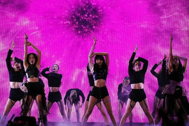 BPINKLATINO's tweet photo. Lo hicimos bien BLINKs,ganamos dos premios para la chicas y esta noche hicieron historia. Fue un buen día a pesar de todo. Sigan con el stream,es importante que ahora puedan mantener a las chicas. 

TASTE THAT VENOM ON VMAS
#BLACKPINKInYourVMAs #PINKVENOM       @BLACKPINK https://t.co/SjX2f55oN9