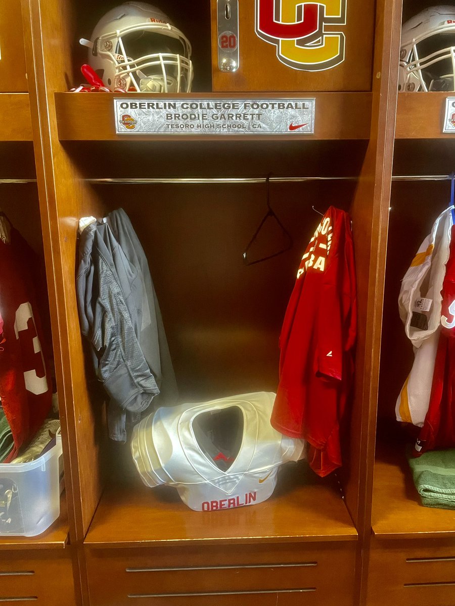 Flag is flying in Cali and ready for week 1 of <a href="/Yeo_Football/">Oberlin Football</a>. Let’s get it <a href="/BrodieGarrett24/">Brodie Garrett</a> and all the Yeomen! #goyeo