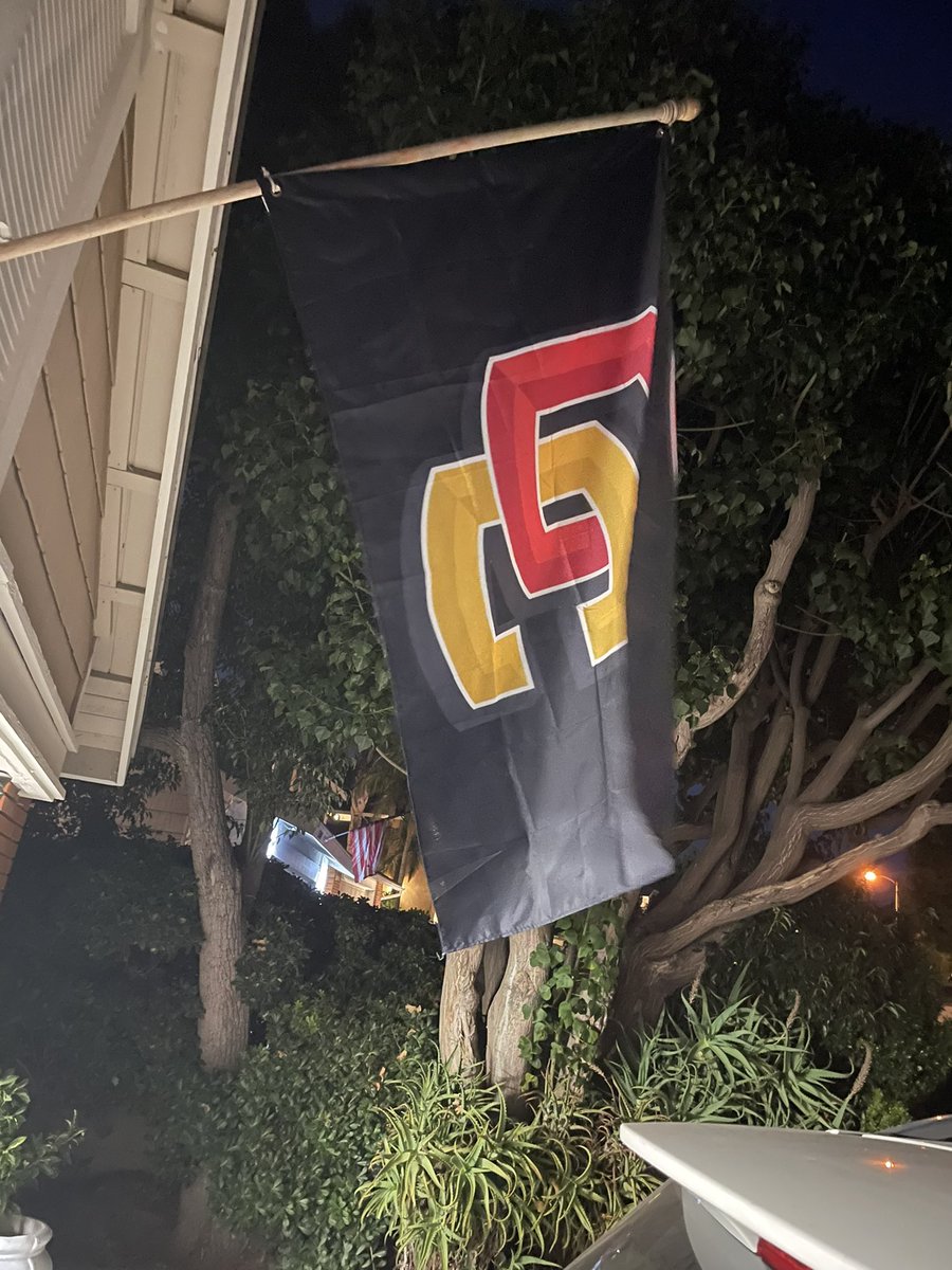 lamar147's tweet photo. Flag is flying in Cali and ready for week 1 of @Yeo_Football. Let’s get it @BrodieGarrett24 and all the Yeomen! #goyeo https://t.co/j9v1kpwDZ9