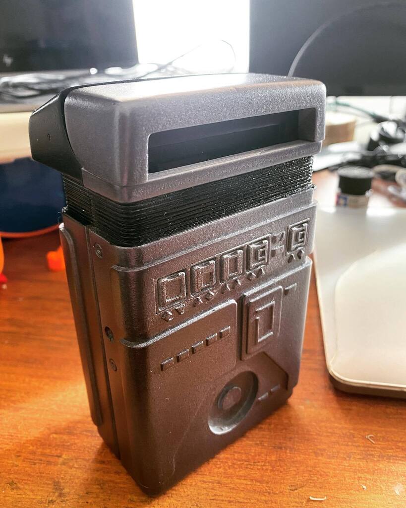 Another piece that is a work in progress. Wish I had more time to work on my personal projects, but learning new ways to make a #3dprinting piece look like its a real manufactured item! Also enjoying some new #paintskills Any idea what it is? instagr.am/p/Ch07XuepkiR/